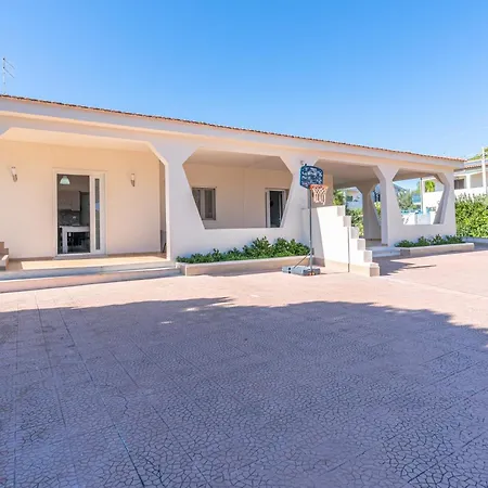 Villa With Pool Fontane Bianche